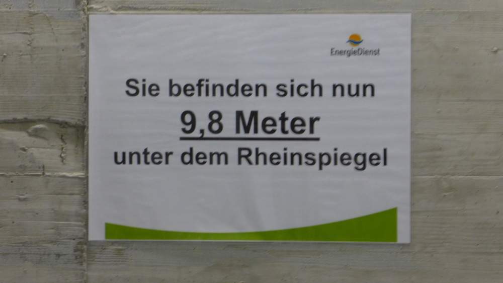 Wasserkraftwerk Rheinfelden am Hochrhein: Der Abstieg unter den Wasserspiegel beginnt.