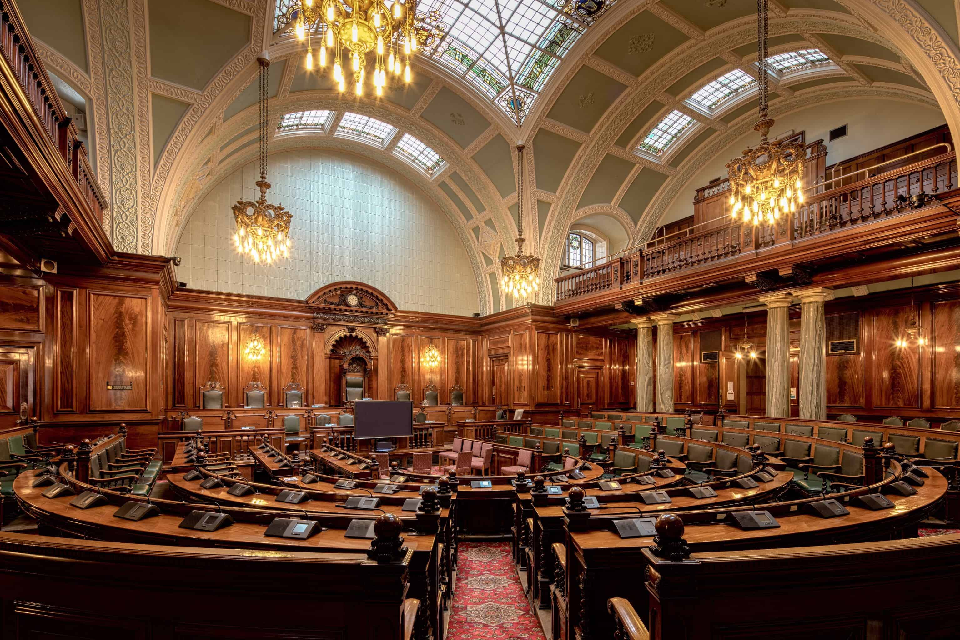 Symbolfoto strukturierte Debatten in Social Networks: Bradford City Hall Bradford United Kingdom Symbolfoto strukturierte Debatten in Social Networks: Bradford City Hall Bradford United Kingdom