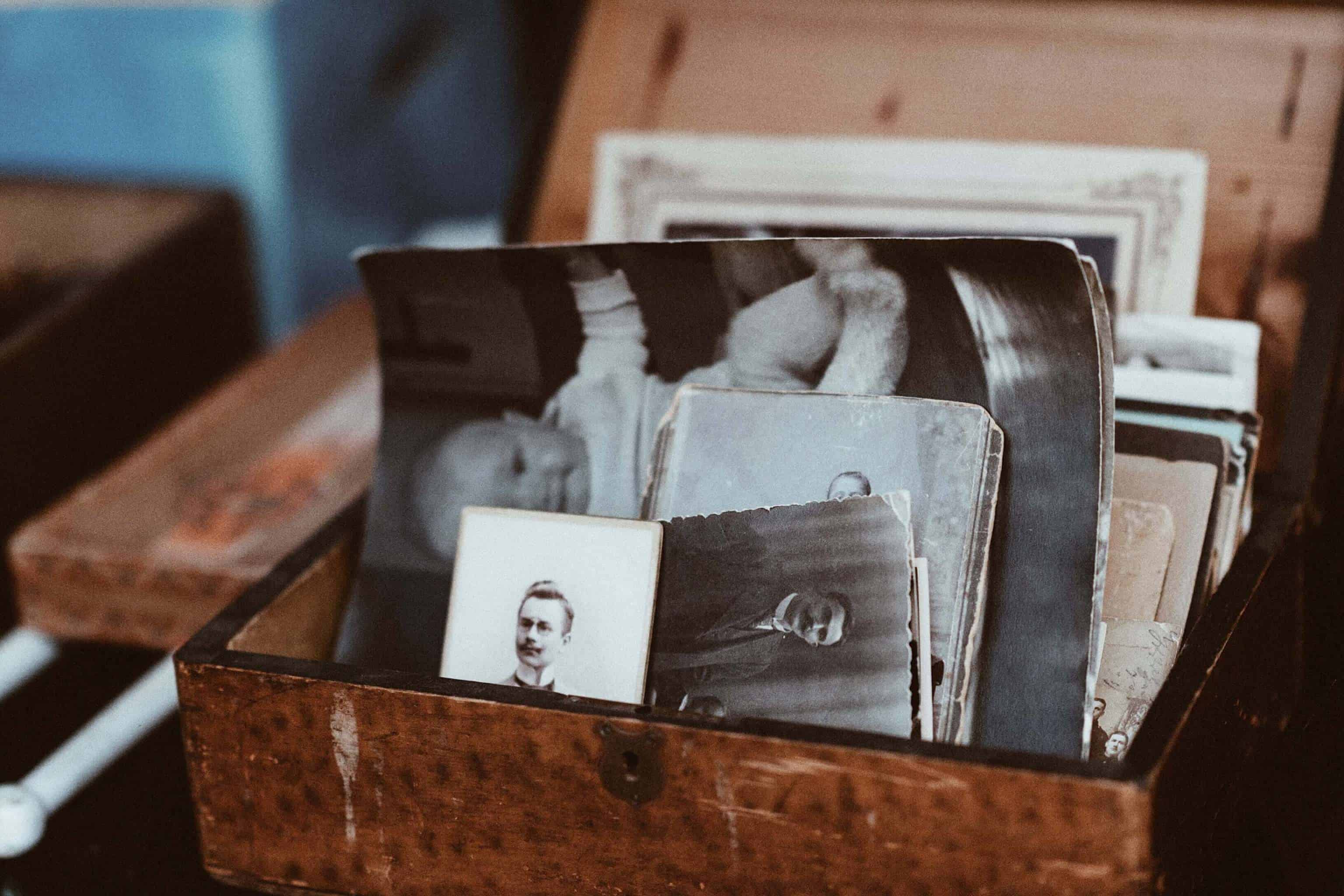 Fotos in einem Behälter Fotos in einem Behälter