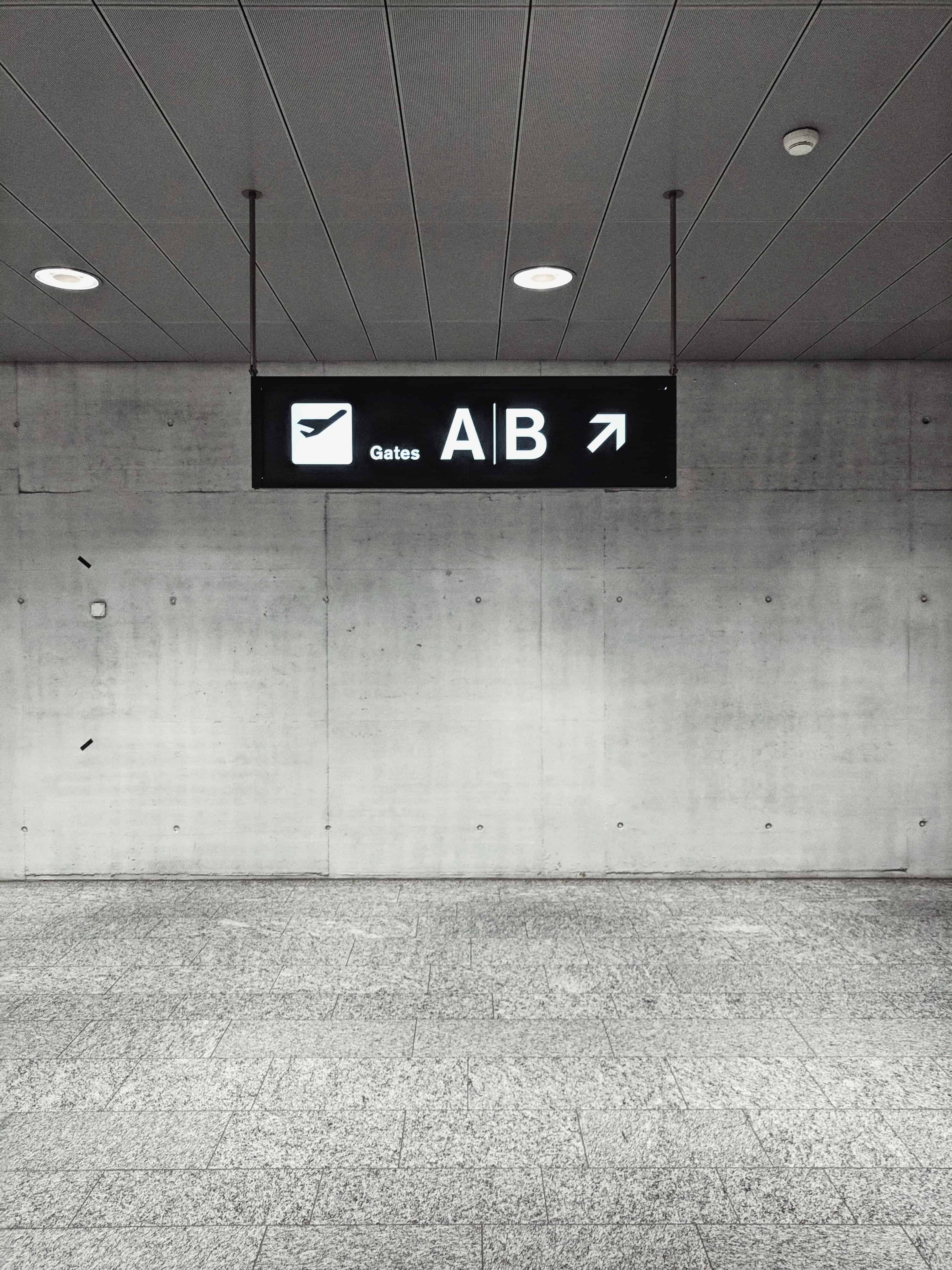 right-direction-gate-sign right-direction-gate-sign